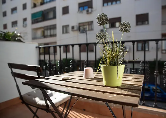 Atenea Centro Con Garaje Gratuito Апартаменты *